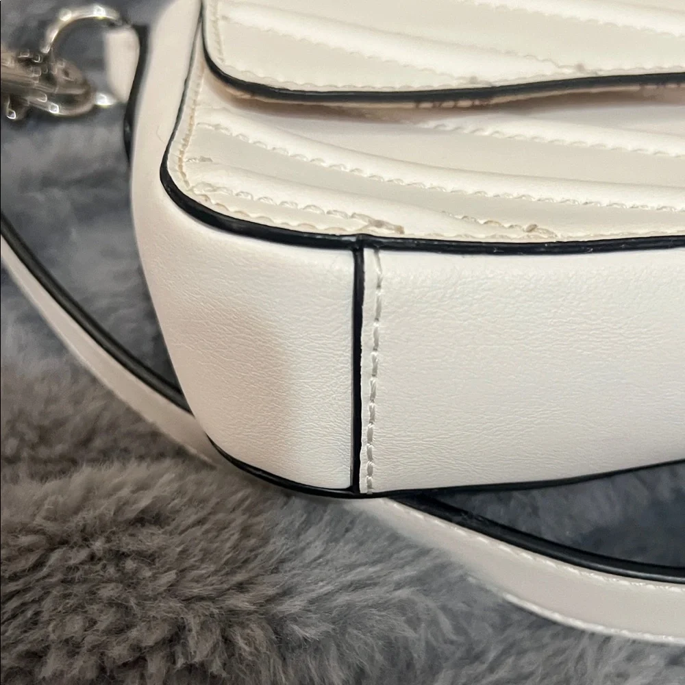 Aldo White Chevron Shoulder Bag with Tassel GUC retail $40 - Picture 9 of 12